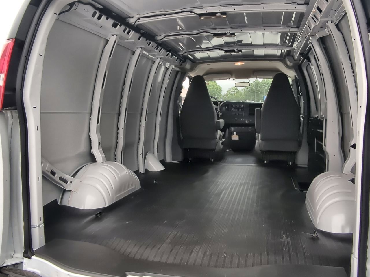 2025 Chevrolet Express Cargo Work Van - Photo 21