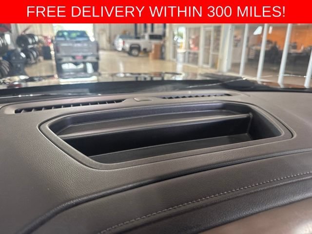 Certified Used 2022 MOSAIC BLACK METALLIC Chevrolet High Country image 17