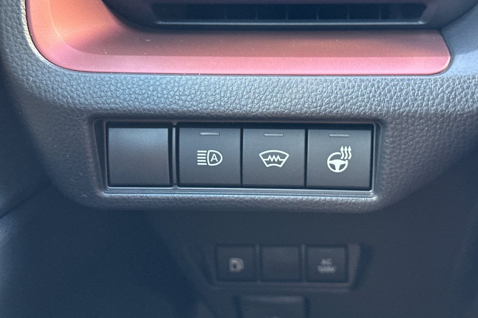 2026 Toyota Prius Plug-in Hybrid SE - Photo 32