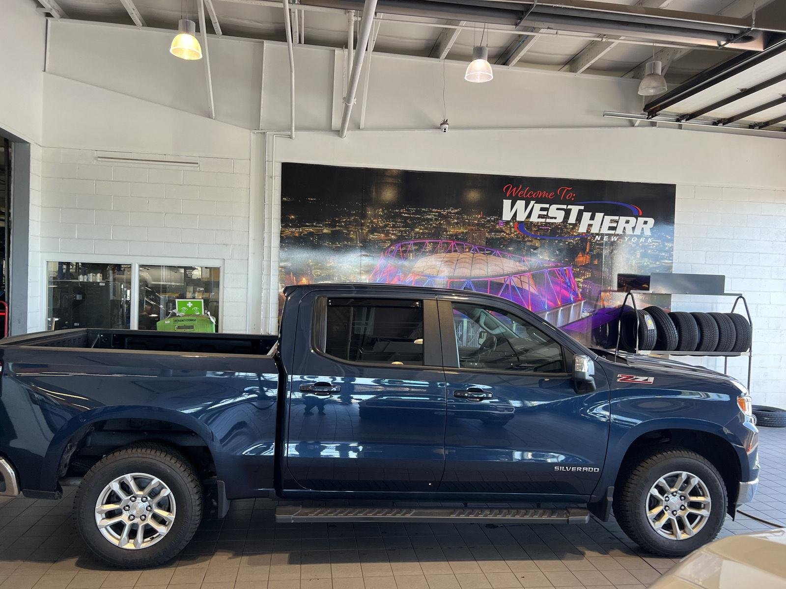 Used 2023 Northsky Blue Metallic Chevrolet LT image 10