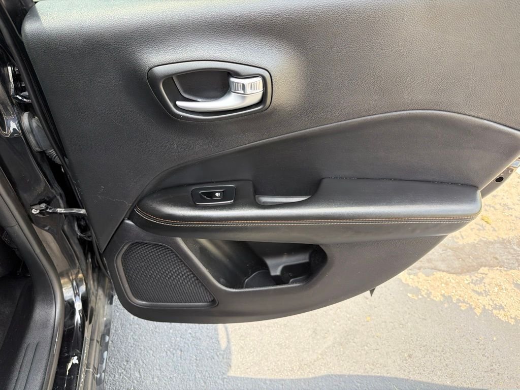 Used 2018 Black Jeep Latitude image 18