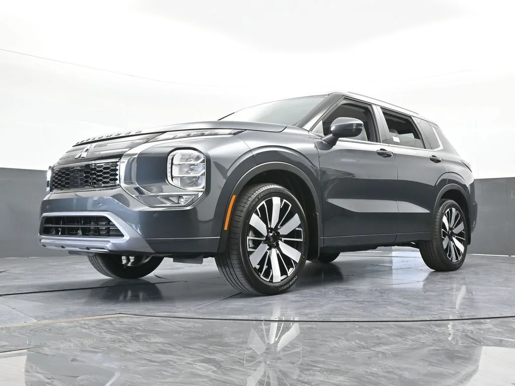 New 2026 Gray Mitsubishi SEL image 55