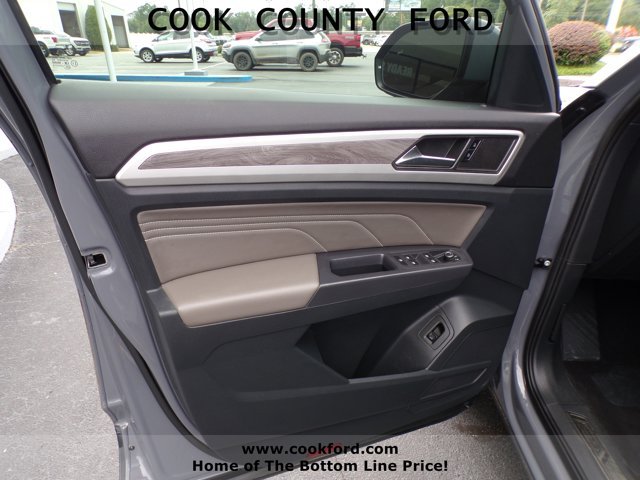 Used 2021 Pure Gray Volkswagen 2.0T SE w/Technology image 14