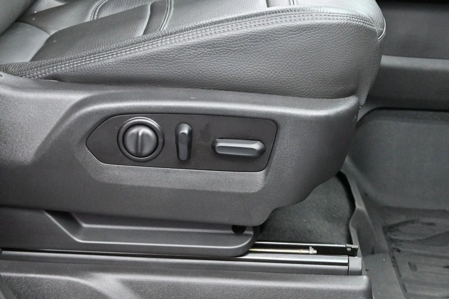 Used 2021 Onyx Black GMC Denali image 34