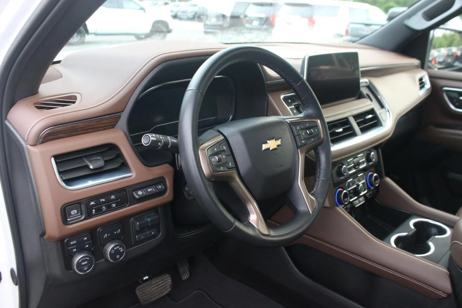 Used 2024 Iridescent Pearl Tricoat Chevrolet High Country image 17