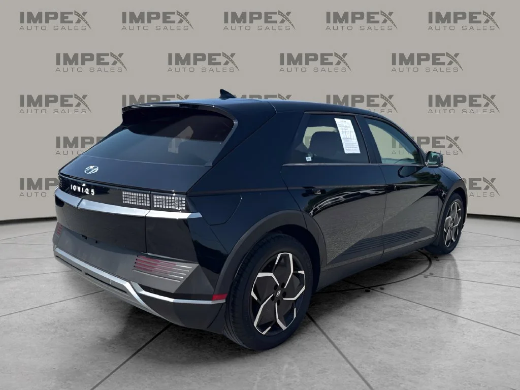 Used 2024 Black Hyundai SEL image 5