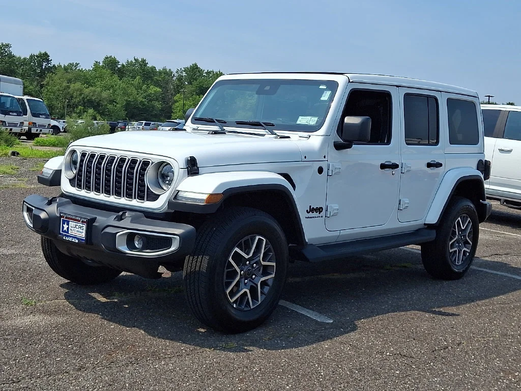 Used 2025 White Jeep 4-Door Sahara 4x4 image 6