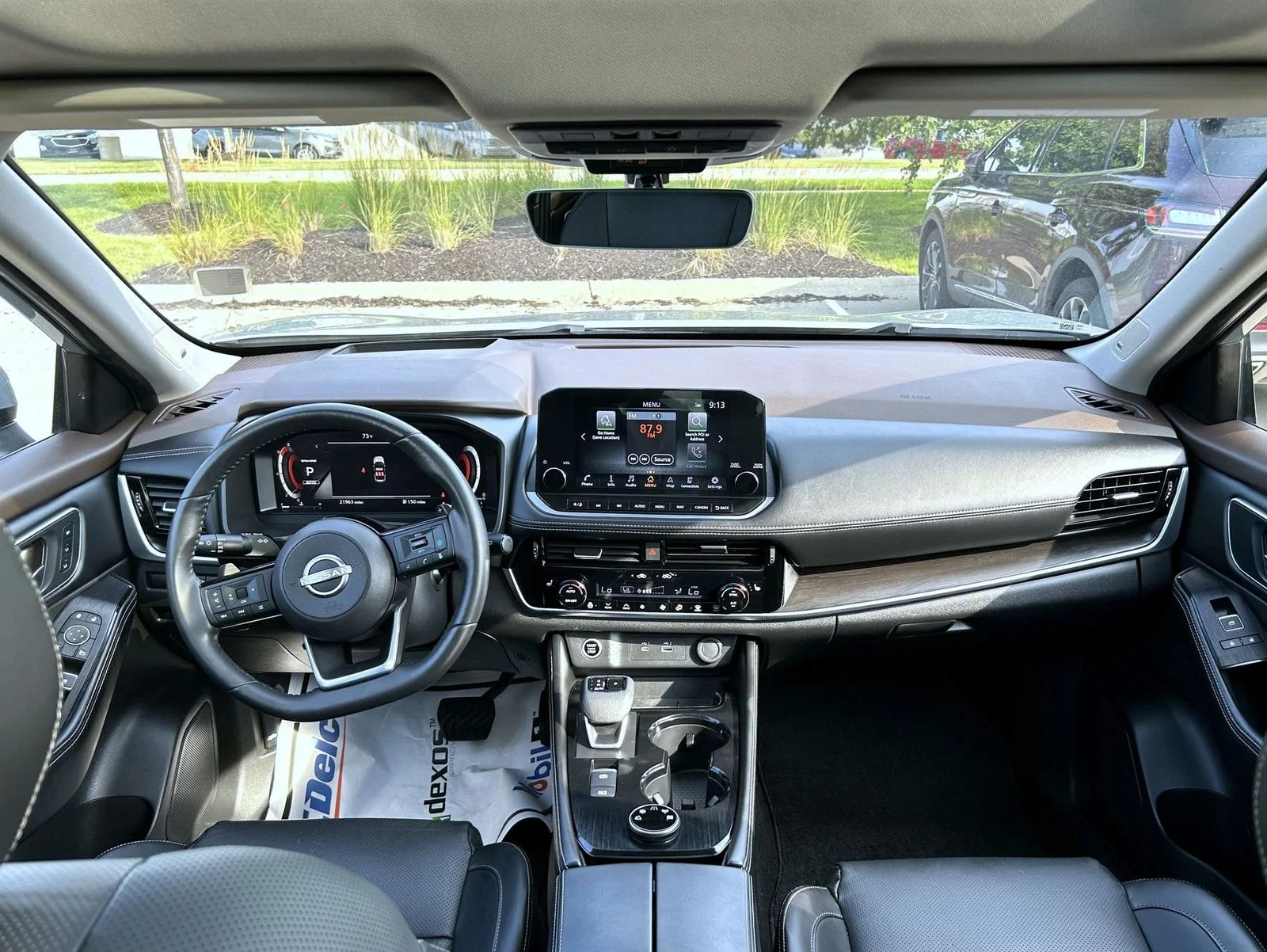 Used 2023 Gray Nissan Platinum image 12