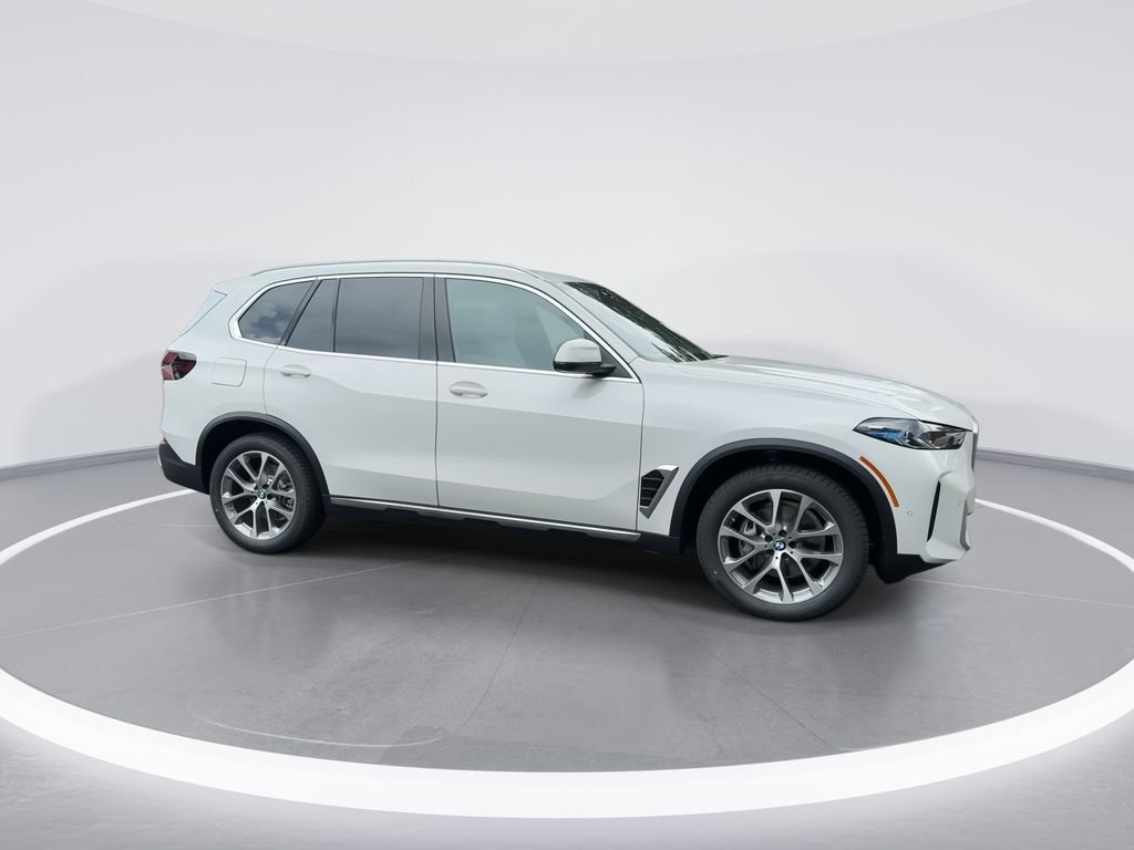 New 2026 White BMW xDrive40i image 9