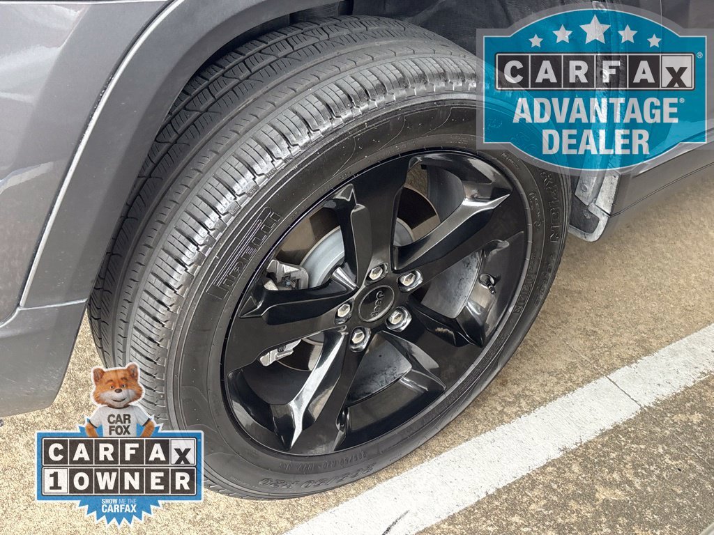 Used 2025 Gray Jeep Limited 4x4 image 8