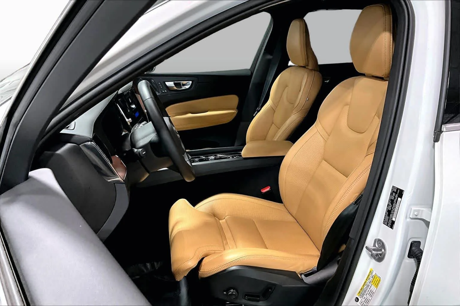 Used 2023 Crystal White Metallic Volvo Ultimate Bright Theme image 9