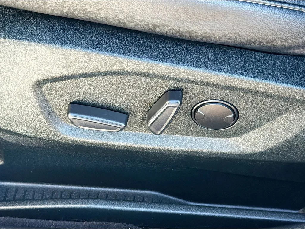 Used 2022 White Ford SEL image 23