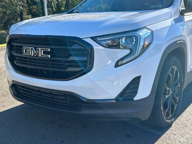 Used 2020 White GMC SLE image 13