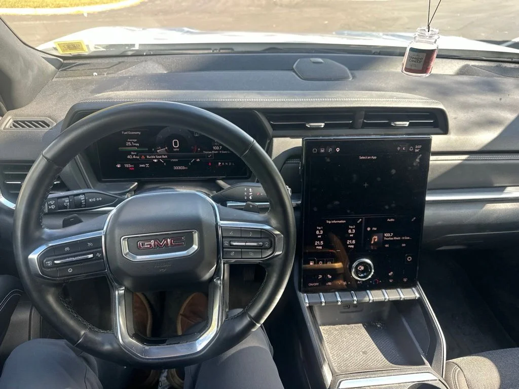 Used 2025 White GMC Elevation image 16