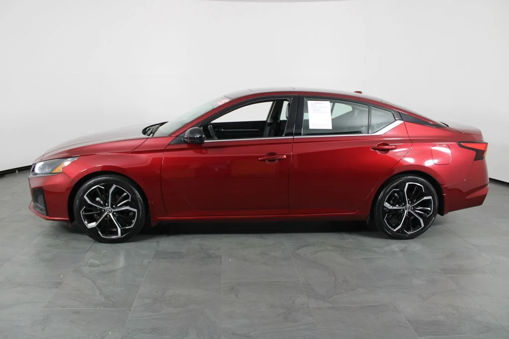 2023 Nissan Altima SR - Photo 14