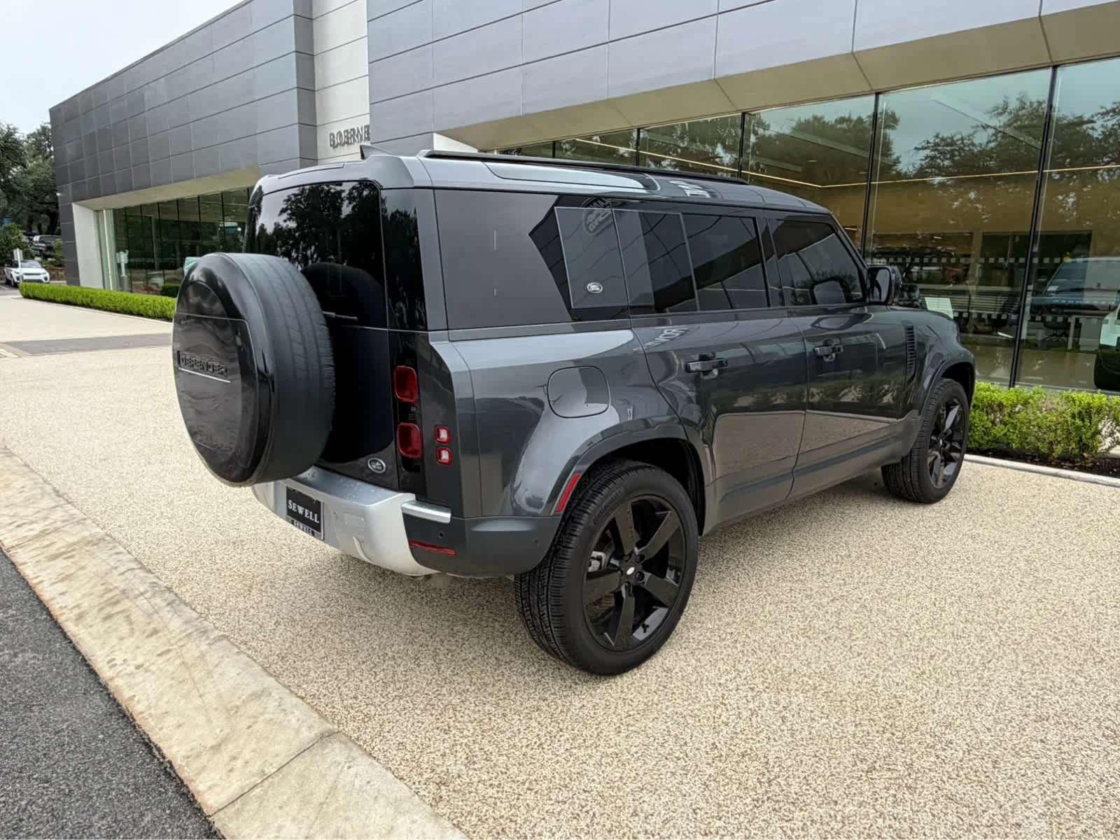 Used 2023 GRY Land Rover  image 9