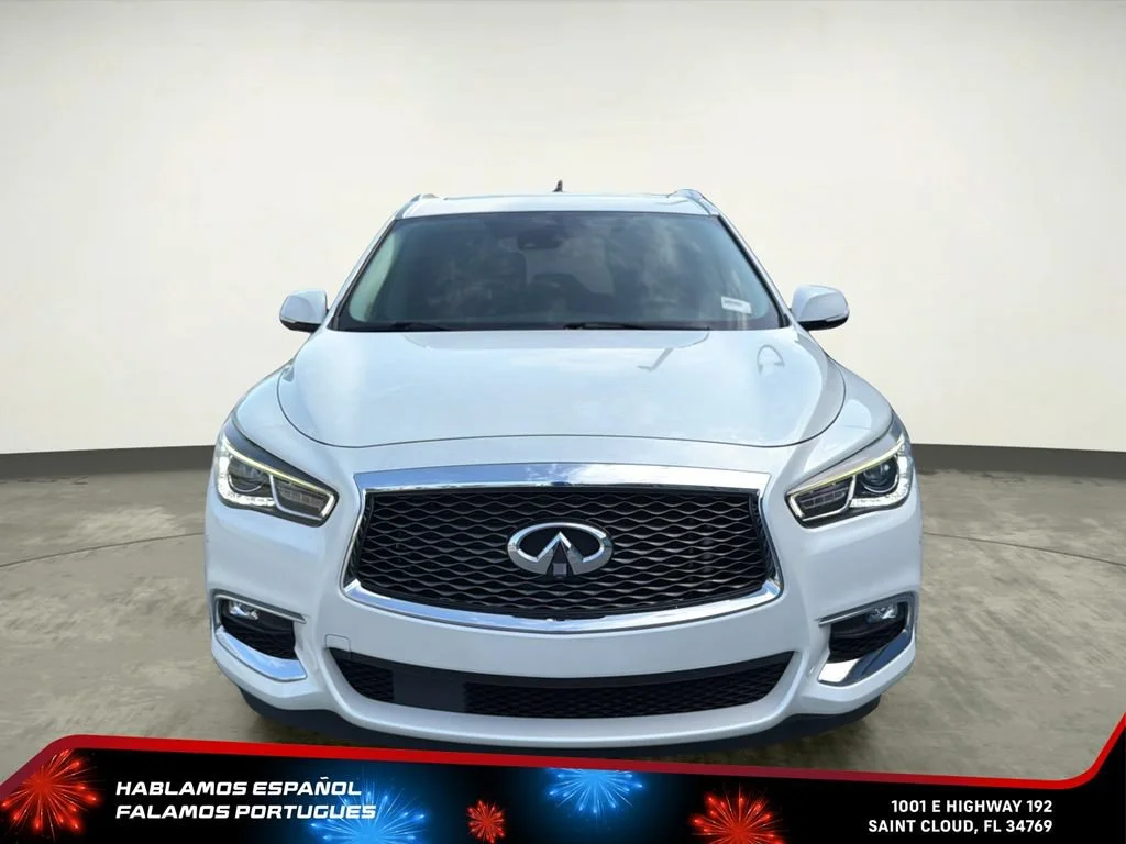 Used 2020 White INFINITI LUXE image 10