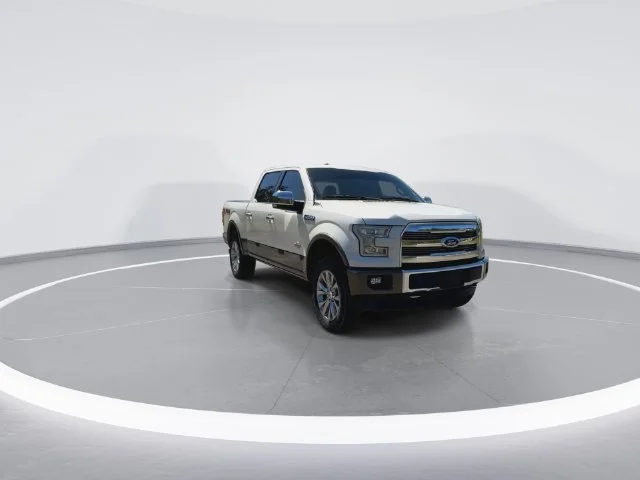 Used 2016  Ford King Ranch image 2