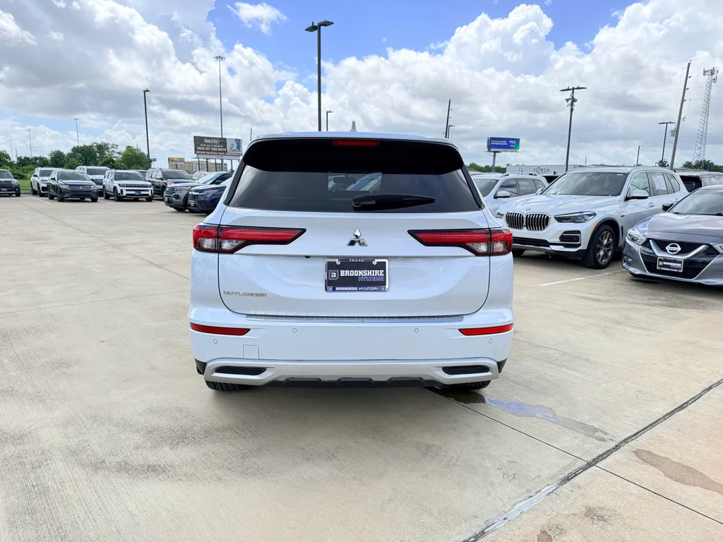Used 2023  Mitsubishi SE Special Edition image 7
