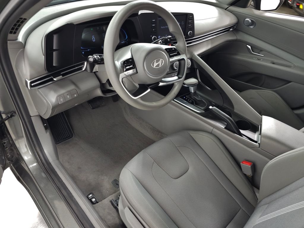 2024 Hyundai Elantra SE - Photo 16