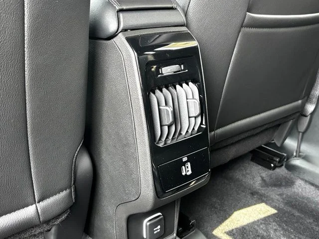 New 2026 Black Jeep Latitude image 25