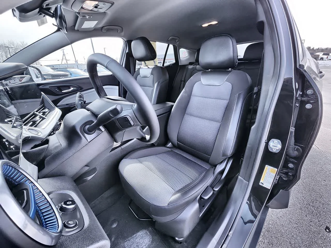 2025 Chevrolet Trax LT - Photo 12