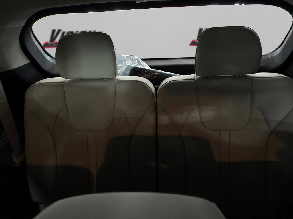 Used 2025 Silver Kia S image 39