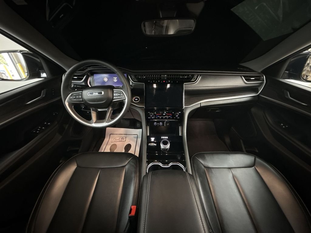 Used 2023 Diamond Black Jeep Limited image 21
