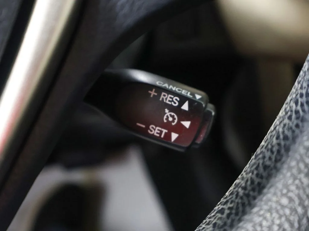 Used 2013 White Toyota LE image 30