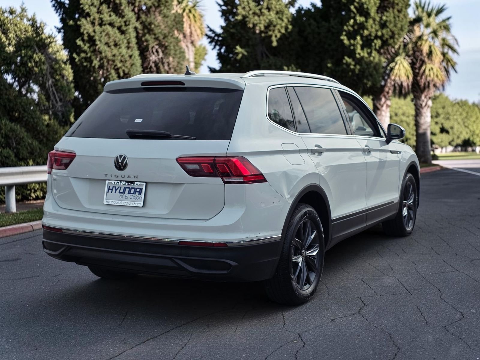 Used 2023 White Volkswagen 2.0T SE image 5