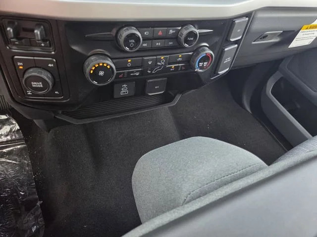 New 2026 Oxford White Ford F-250® XLT image 33