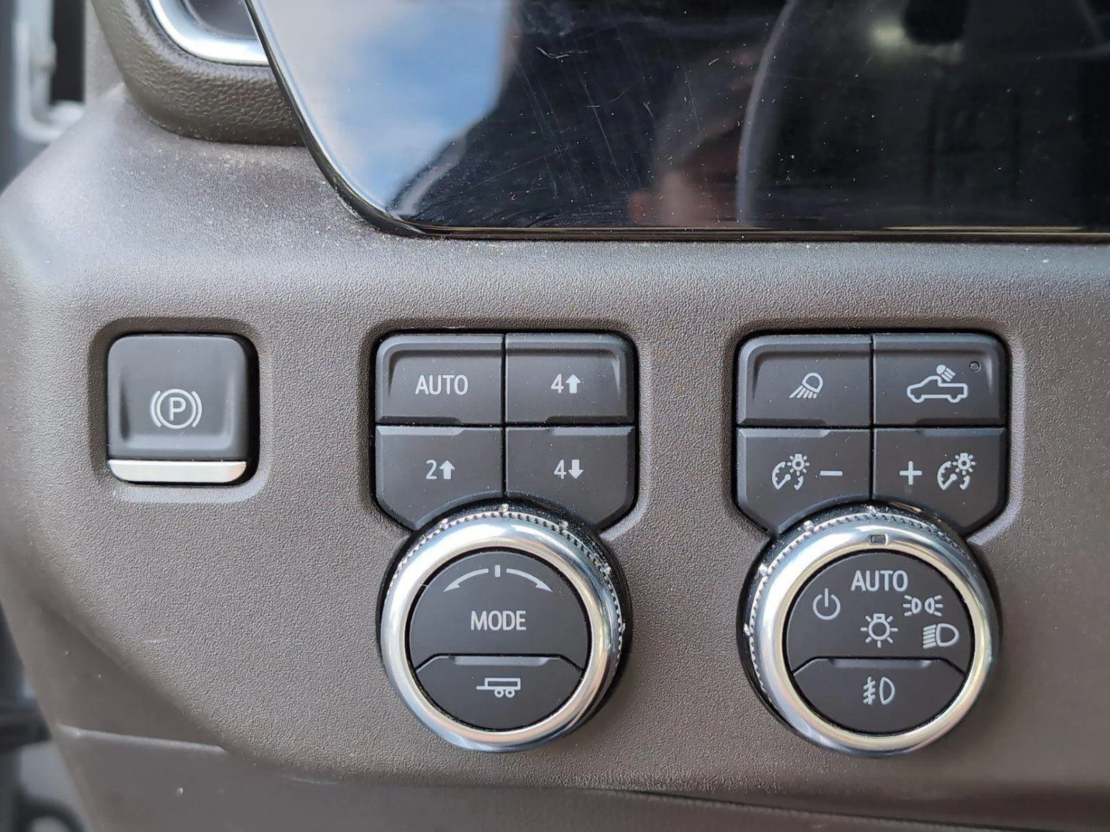 Used 2022 White Frost Tricoat GMC SLT image 33