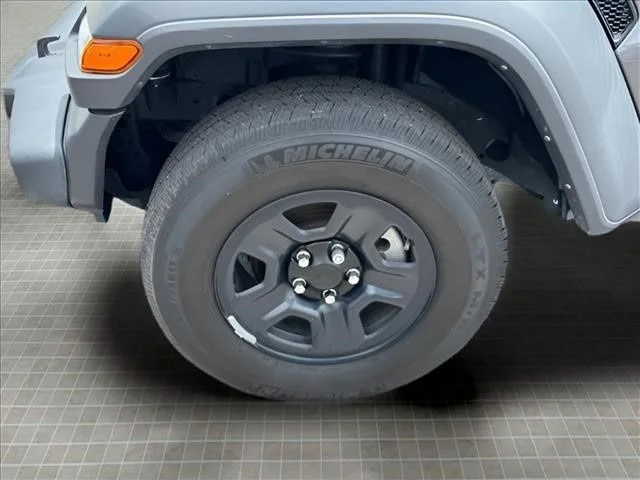 Used 2023 Gray Jeep Sport image 16