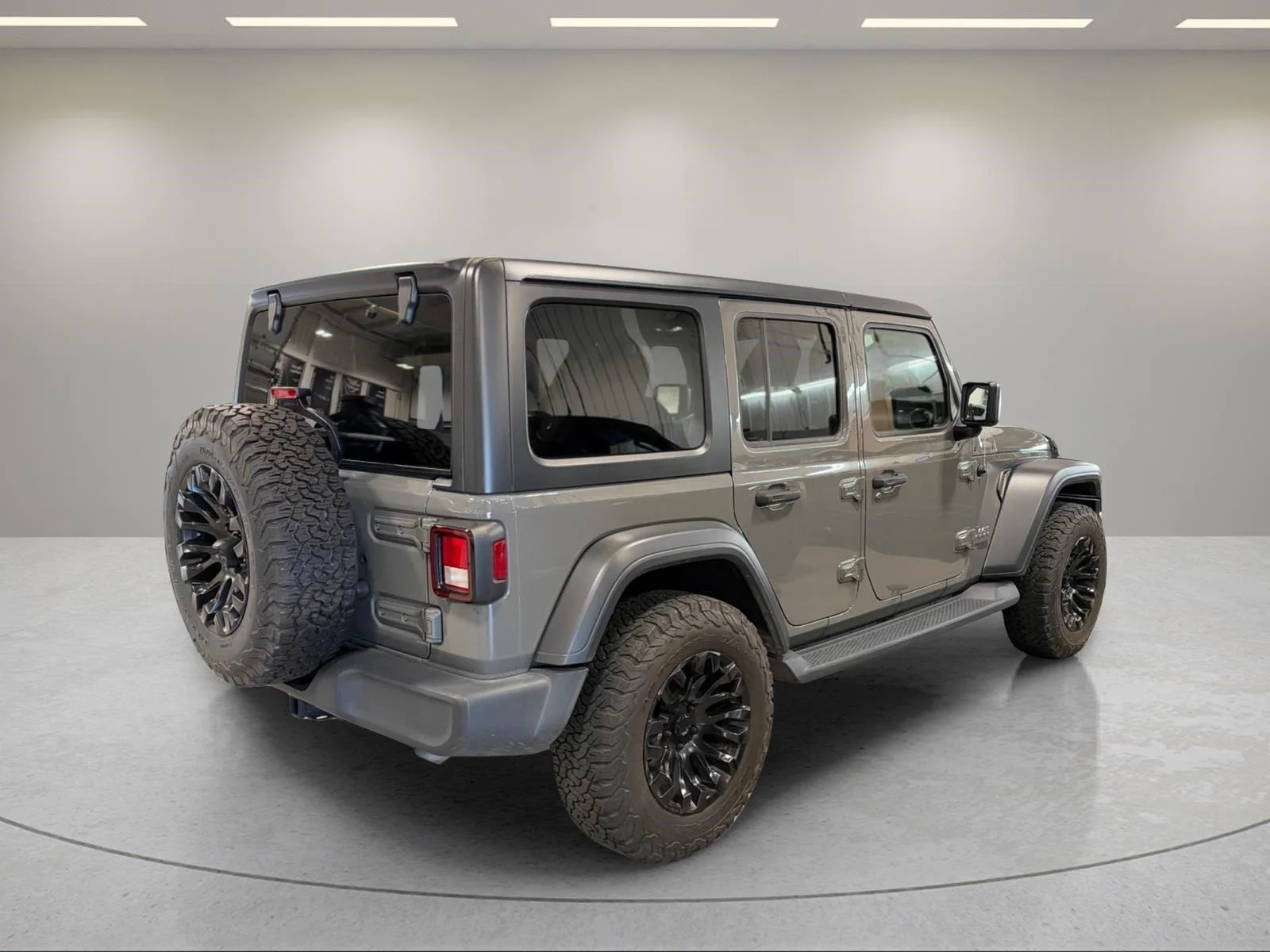 Used 2020 Sting-Gray Clearcoat Jeep Sport S image 13