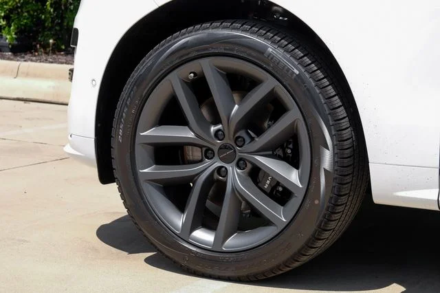 New 2026 Fuji White Land Rover Dynamic SE image 68
