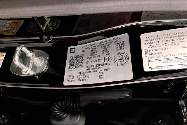 Used 2023 Onyx Black GMC Denali image 42