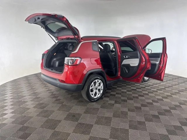 Used 2025 Red Jeep Latitude image 17