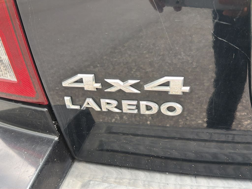 Used 2006 Black Jeep Laredo image 16