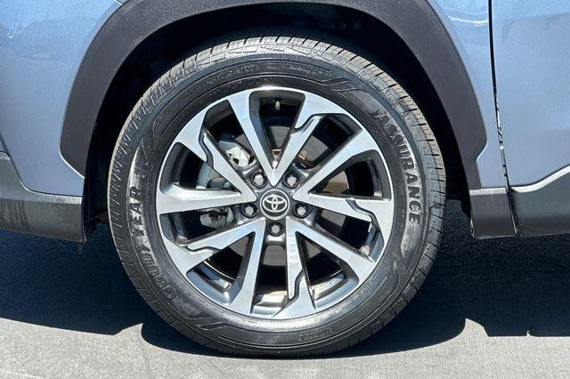 Certified Used 2025 CELESTITE GRAY ME. Toyota  image 31