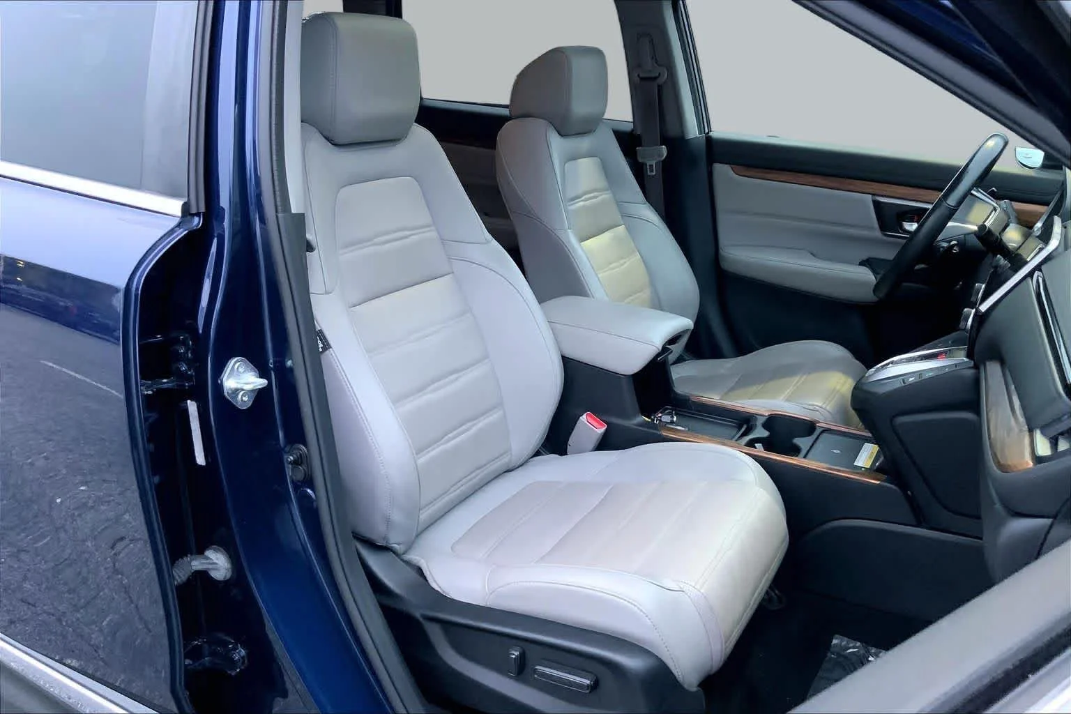Used 2022 Obsidian Blue Pearl Honda Touring image 8