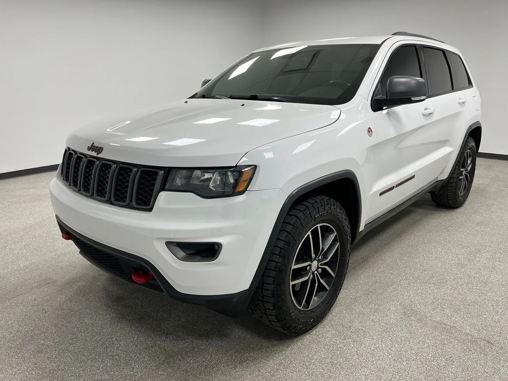 Used 2017 White Jeep Trailhawk image 4