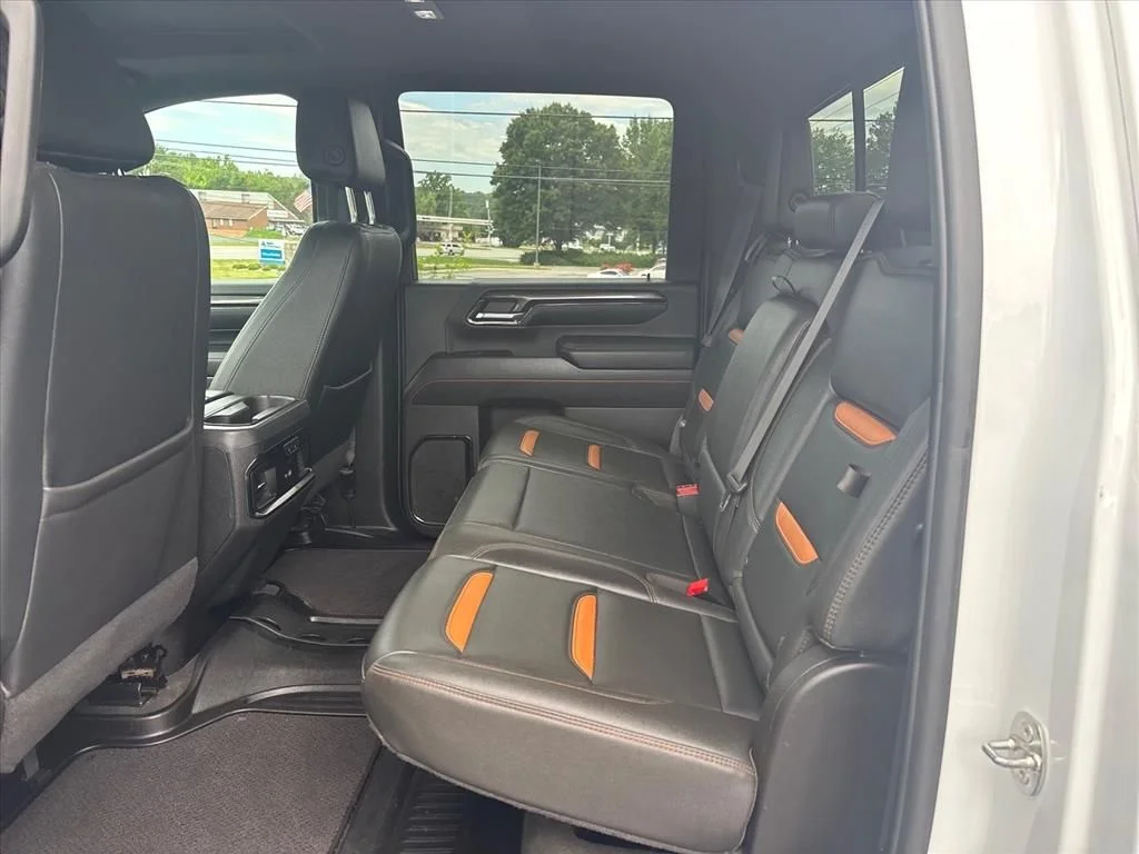 Used 2024 White GMC AT4 image 17