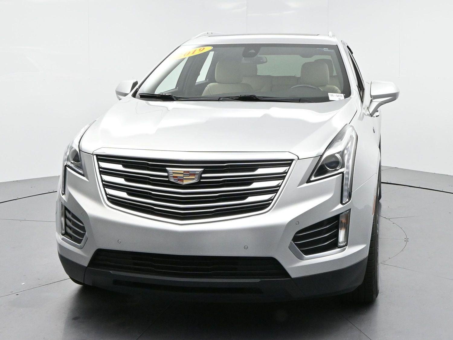 Used 2019 RADIANT SILVER METALLIC Cadillac Luxury FWD image 3