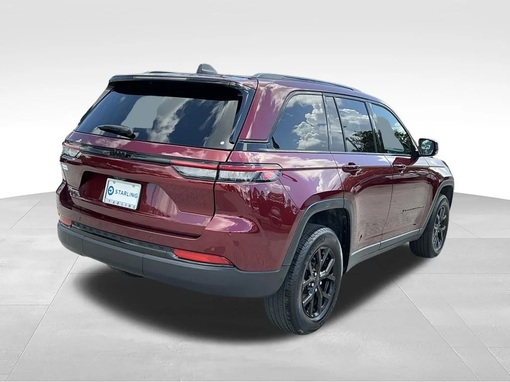 Used 2024 Red Jeep Altitude image 7