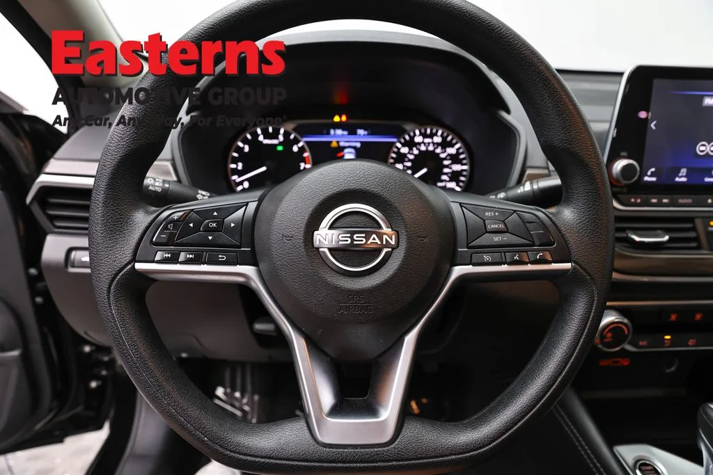 Used 2023 Black Nissan 2.5 SV image 10