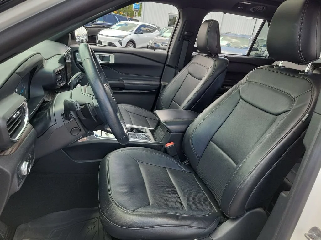 Used 2020 White Ford Limited image 20