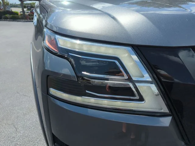 Used 2023 Gray Nissan SL image 17