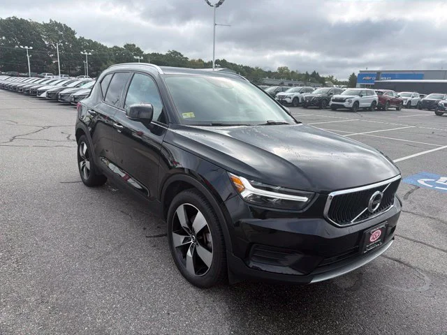Used 2020 Black Volvo Momentum image 3