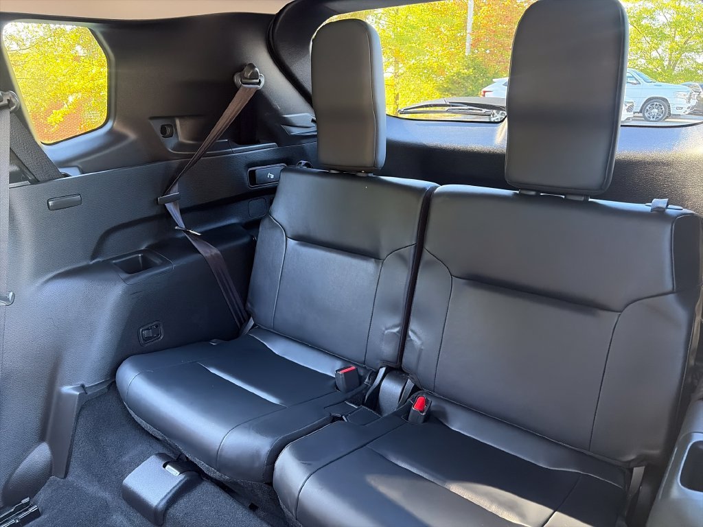 Used 2022 Silver Mitsubishi SE image 39
