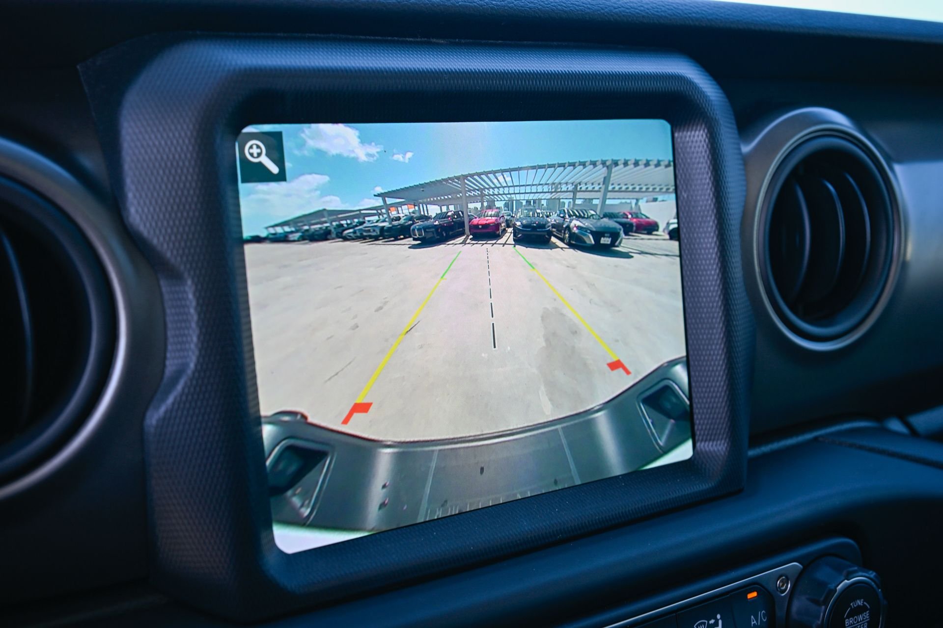 Used 2023 White/off-white Jeep Sport S image 31